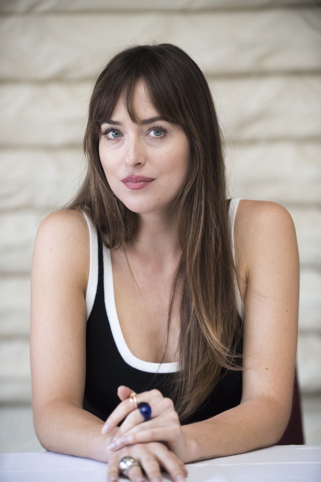 Dakota Johnson terhes