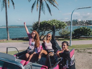 Már most imádjuk: holografikus bőrönd és táska a Barbie legújabb dobása