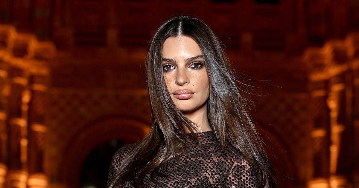 Emily Ratajkowski új szintre emelte a meztelenruha-trendet - Glamour