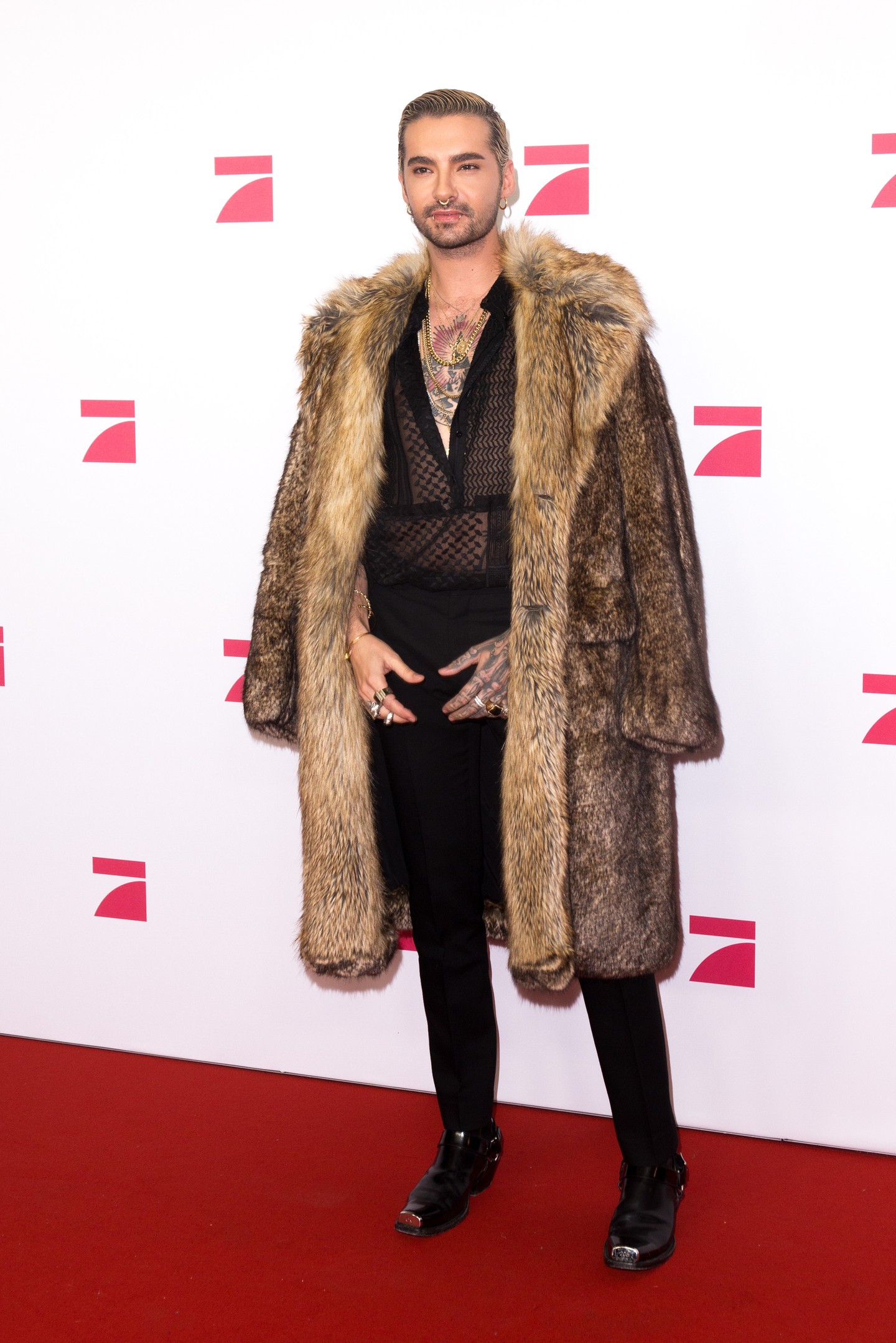 2019-ben bevállalta az áttetsző meztelenfelsőt, amit egy óriási szőrmekabáttal egészített ki. 