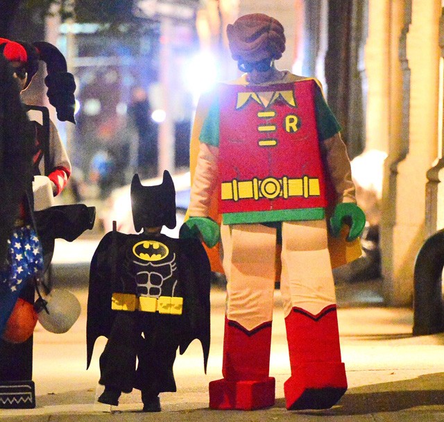 Justin Timberlake és fia, mint Robin és Batman