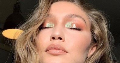 Get the Look: Így készítsd el Gigi Hadid csillámos sminkjét!