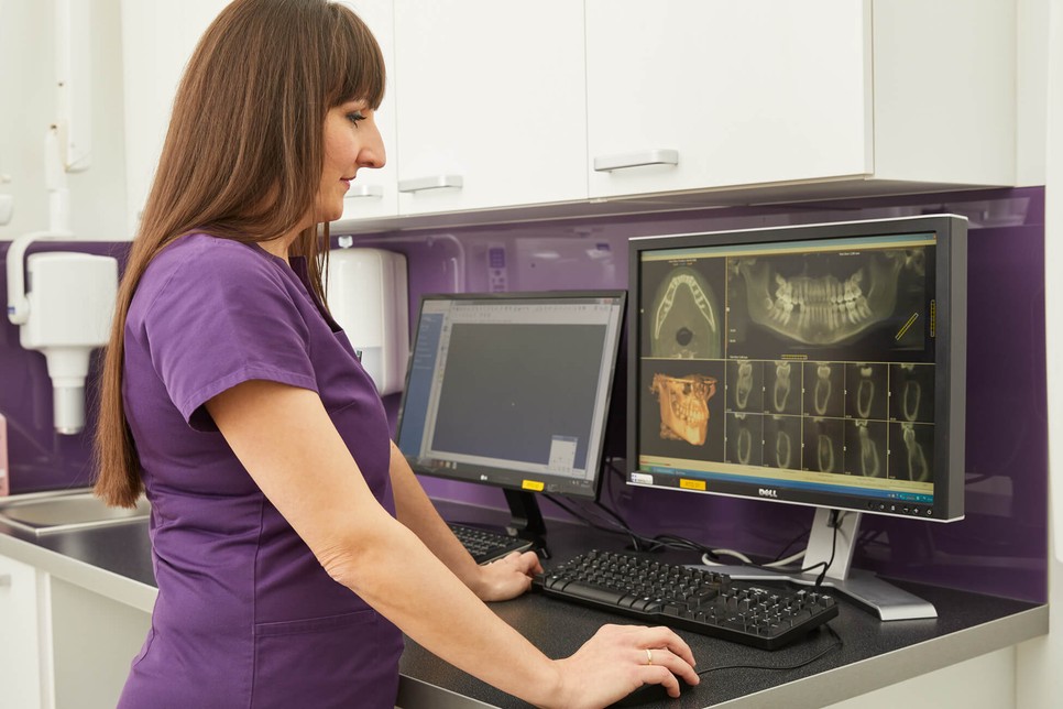 Az Uniklinik Fogászat és Implantációs Központ egy, a legmodernebb technológiákat alkalmazó profi, megbízható budapesti fogászat.