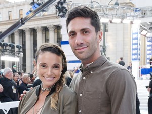 Döbbenet! Félmeztelenül érkezett a terhes anyuka az MTV VMA vörös szőnyegére!