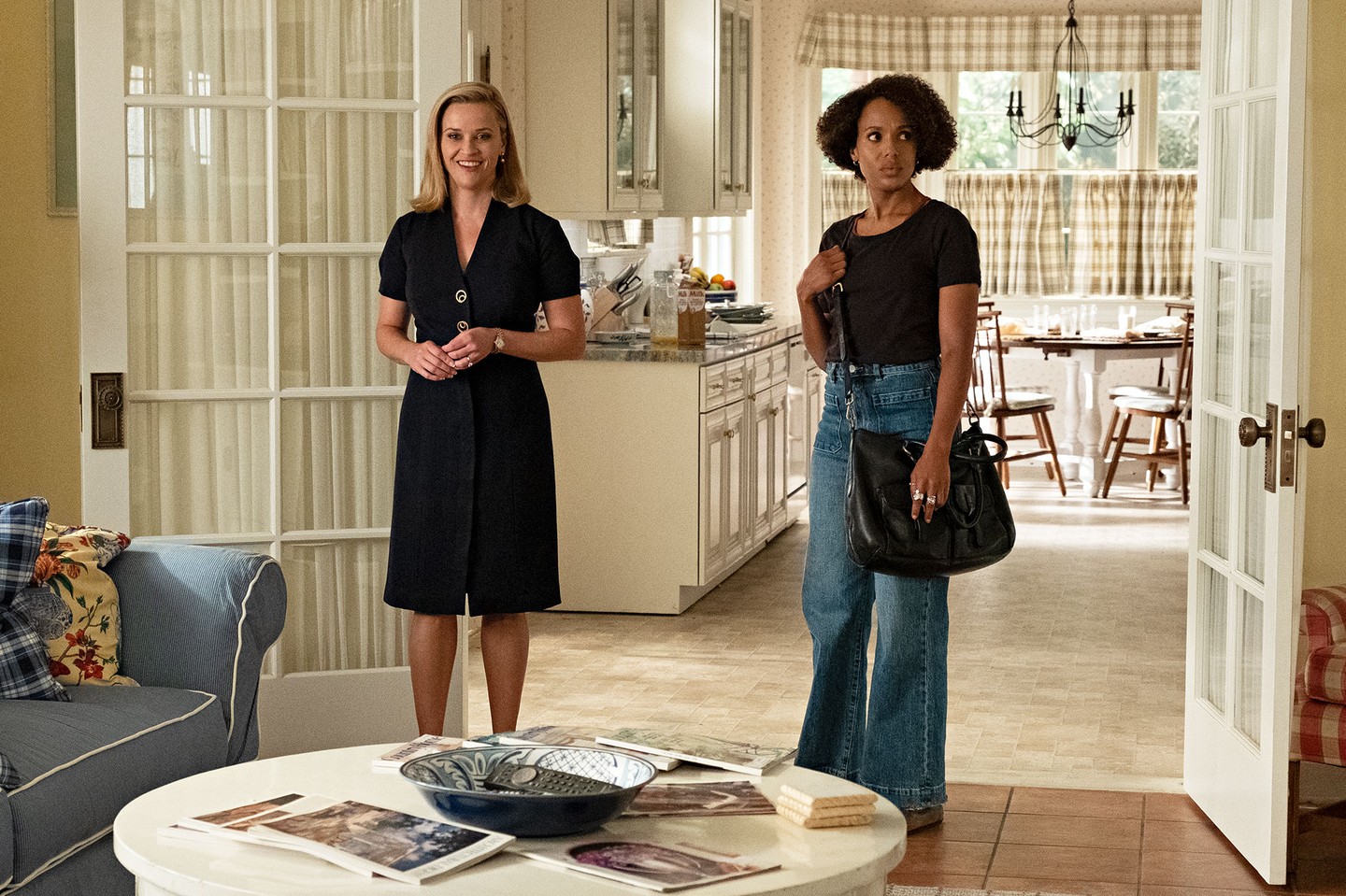 Little Fires Everywhere - Reese Witherspoon és Kerry Washington ebben a szenzációs és rendkívül izgalmas sorozatban két teljesen más világból jövő anyát alakít, akiknek az élete mégis teljesen összefonódik kapcsolataik, barátaik és főleg gyermekeik által.