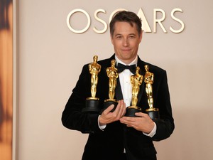 Ki az a Sean Baker, aki egymaga négy Oscar-díjat nyert, és ezzel történelmet írt? Ismerd meg közelebbről az Anora rendezőjét