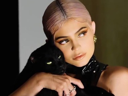 Kylie Jenner legvadabb halloweeni szettje: egy fehérneműs pillangónak öltözött