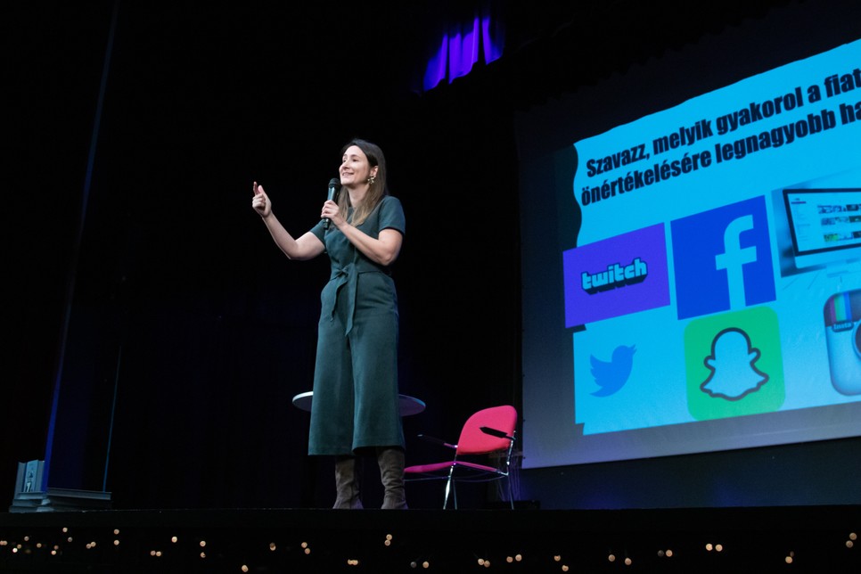 A szakember szerint a testképzavar gyakran a közösségi média által közvetített torz szépségideálok miatt alakul ki.