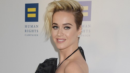 Katy Perry hol találta ez a lehetetlen ruhát?