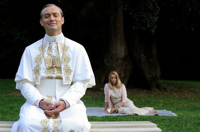 Az ifjú pápa, Jude Law, mint XIII. Piusz