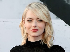 Úristen! Emma Stone visszatért a vörös szőnyegre egy álomruhában
