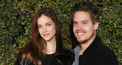 A legtermészetesebb pillanatban kapták lencsevégre Palvin Barbarát és Dylan Sprouse-t: íme a bizonyíték, hogy ugyanolyan emberek, mint bárki más