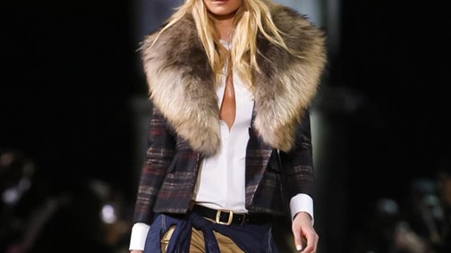 Mihalik Enikő újra a kifutón hódít