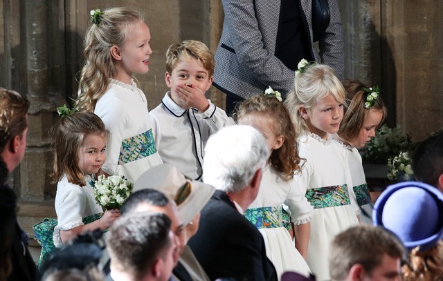 Savannah Phillips és György herceg a templomban