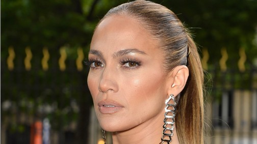 Jennifer Lopez két stílusleckét is adott egyszerre ezzel a szettel