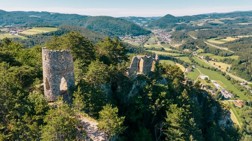 Karnyújtásnyira Magyarországtól: mesebeli várral és lélegzetelállító panorámával vár ez a varázslatos vidék