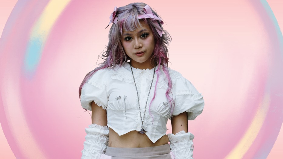 A fest fashion vállalatokat már többször bírságolták az EU-ban félrevezető fenntarthatósági állítások és adatvédelmi hiányosságok miatt, de a valódi felelősség mindig a vásárlót terheli, aki választásával hozzájárulhat ahhoz, hogy életképes maradjon a valóban fenntartható divatipar