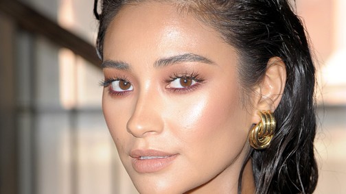 Ha imádtad a Pretty Little Liars-t, Shay Mitchell új sorozatát látnod kell!