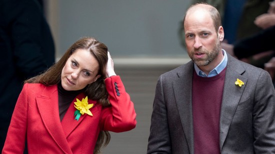 Úgy bánik férjével, mintha a negyedik gyermeke lenne: durva vádak érték Katalin hercegnét és Vilmos herceget