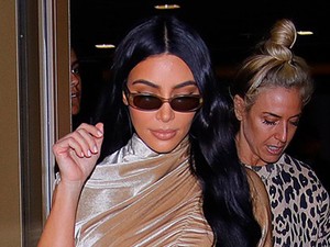 Kim Kardashian magára rántotta a karnist, de szerinte ez a divat