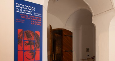 Az időtlenség lenyomatai: Ország Lili életmű-kiállítása a Kiscelli Múzeumban