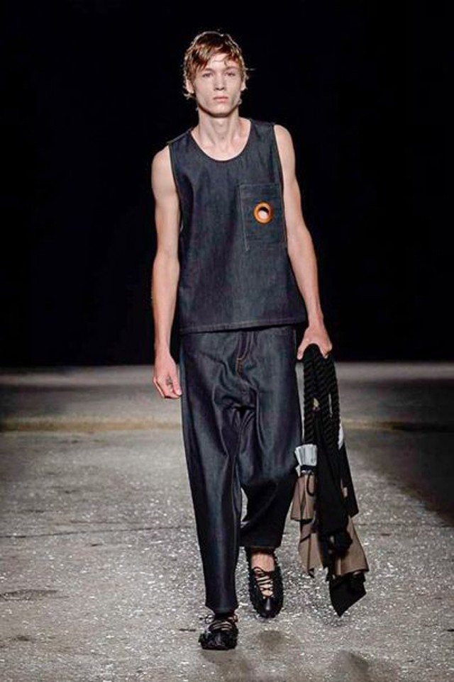 10 ruhadarab, amit megirigyeltünk a férfi divatbemutatókról