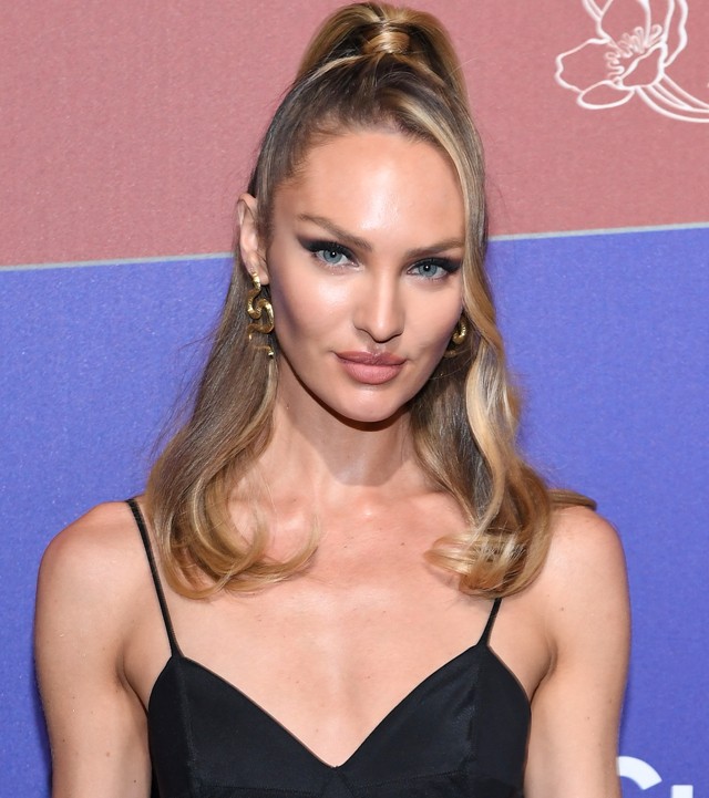 Candice Swanepoel ennél jobban már nem tudná felhívni a figyelmet kockás hasára