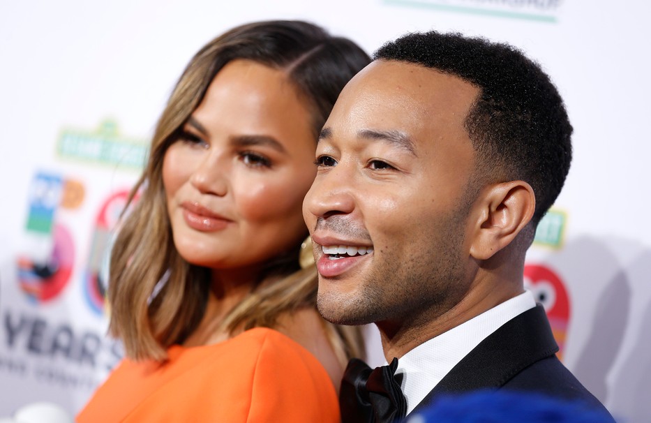 John Legend könnyekig hatódott a Billboard gálán, miután Chrissy Teigennek dedikálta előadását