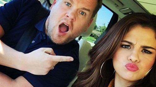 Itt a legújabb Carpool Karaoke videó, benne Selena Gomez!