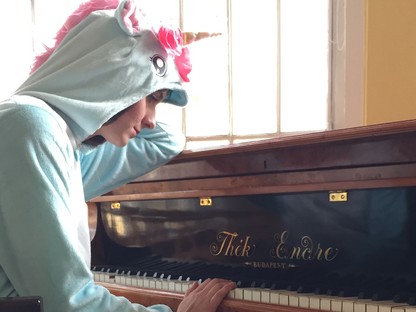 Eke Angéla unikornis-kezeslábasa KELL!