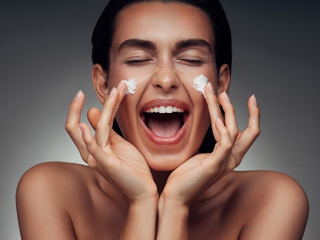 A te bőröd is szárazabb télen? A Nuxe mézes újdonságait imádni fogod!