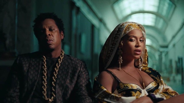 Beyoncé a nyár legaranyosabb ruháját viselte családi nyaralásuk alkalmával