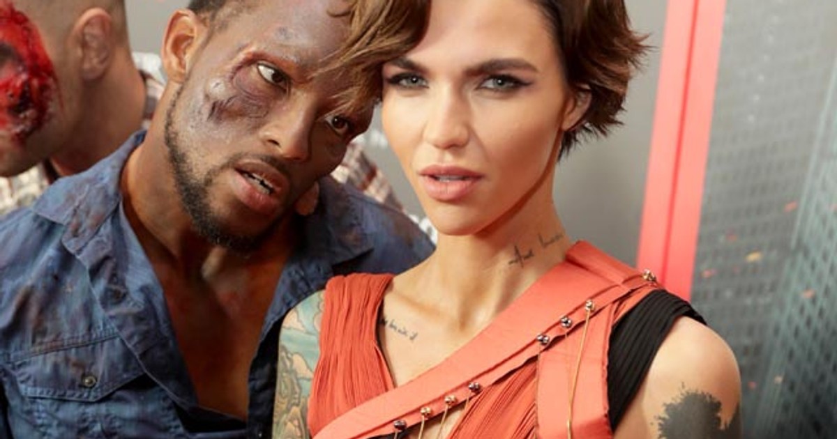 Milla Jovovich és Ruby Rose nagy pillanata a vörös szőnyegen - Glamour