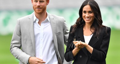Nincs annál cukibb, ahogy Meghan Markle és Harry herceg a gyerekekkel játszanak!