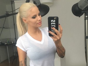 Metzker Viki fotózással indítja a hetet