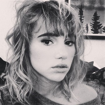 Suki Waterhouse borzosan sem szégyelli magát.