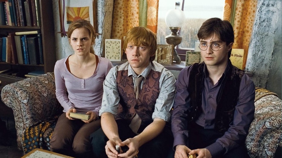 A Harry Potter sorozat legalább olyan izgalmasnak ígérkezik, mint amilyenek a filmek (Részlet a Harry Potter és a Halál ereklyéi 1. című filmből)