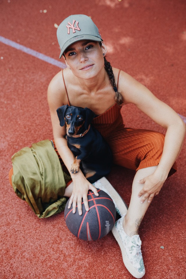 Kozák Alexandra kezeslábasban kosarazik, ezentúl mi is csak ilyen ilyen szettben fogunk sportolni