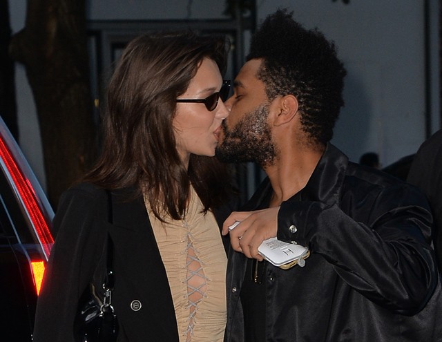 Bella Hadid és The Weeknd csókolóznak az utcán