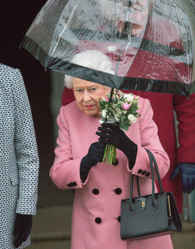 Senkinek nincs olyan menő esernyőgyűjteménye, mint Erzsébet királynőnek