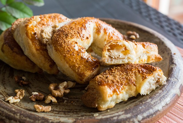 Ebédre és vacsorára is tökéletes ez az omlós, diós búrkifli