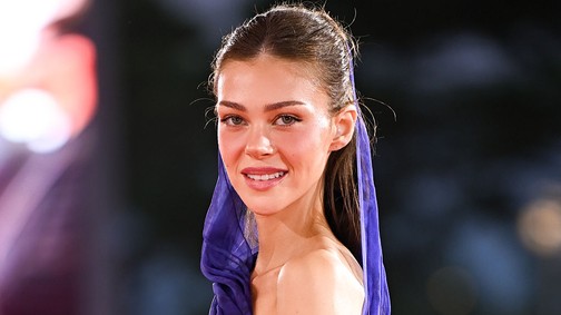 Nicola Peltz Beckham mintha menyasszonyként lépett volna vörös szőnyegre, a Deauville Filmfesztiválon romantikáztak férjével