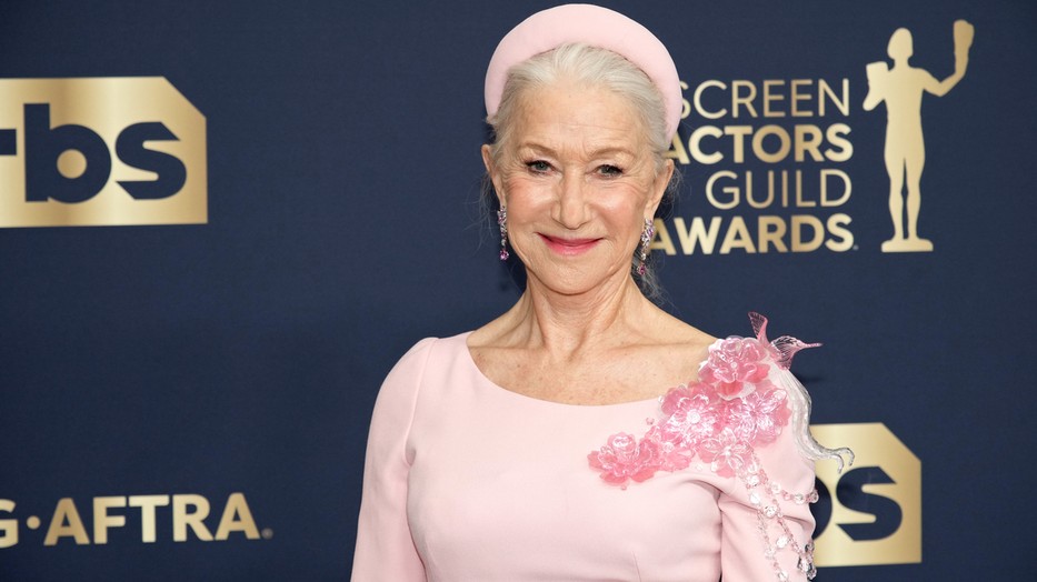Helen Mirren természetes ősz hajjal lépett a SAG gála vörös szőnyegére, és imádjuk!