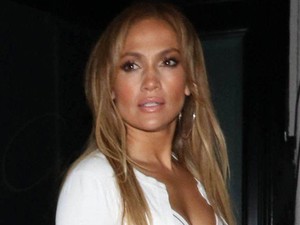 Ő a randi-istennő: Jennifer Lopez falatnyi ruhában szexizett