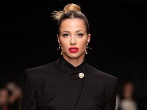 Gulyás Michelle olimpiai bajnok nyitotta meg Demeter Richárd bemutatóját a BCEFW divathéten