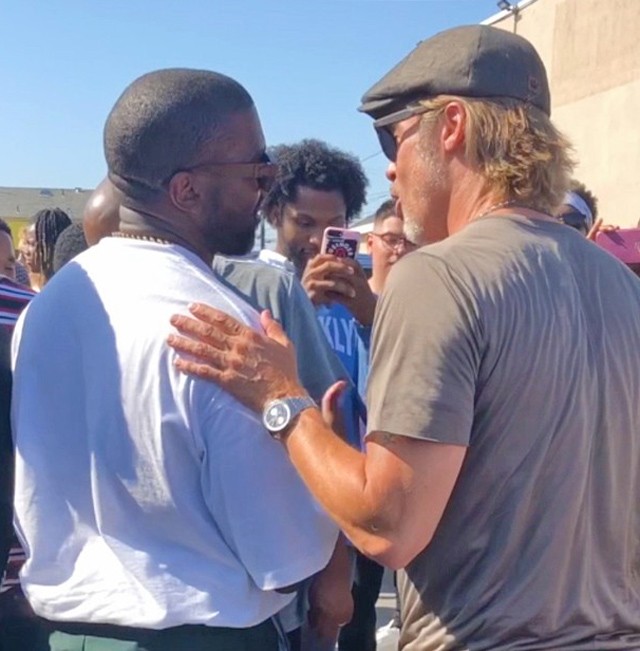 Brad Pitt és Kanye West a Sunday Service-en