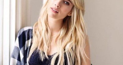 Photoshop nélkül pózolt fehérneműben Emma Roberts