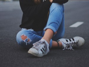 A legmenőbb Adidas modell átlátszó verziója olyan menő, hogy nem hisszük el