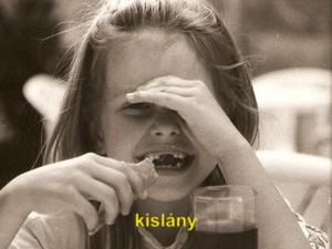 Engedj teret a benned élő kislánynak! - különleges új klippel jött ki Marge