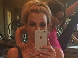 Britney Spears lebukott! Alakformálás Photoshoppal